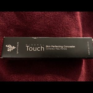 Younique skin perfecting concealer